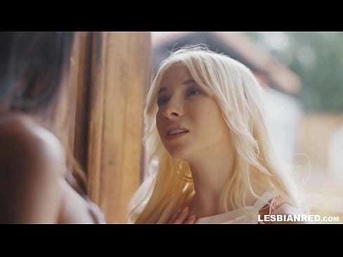 ❤️ Jenta kommer hjem noen måneder senere og ender opp med å spise stemorens fitte ❤ Kvalitetssex hos oss